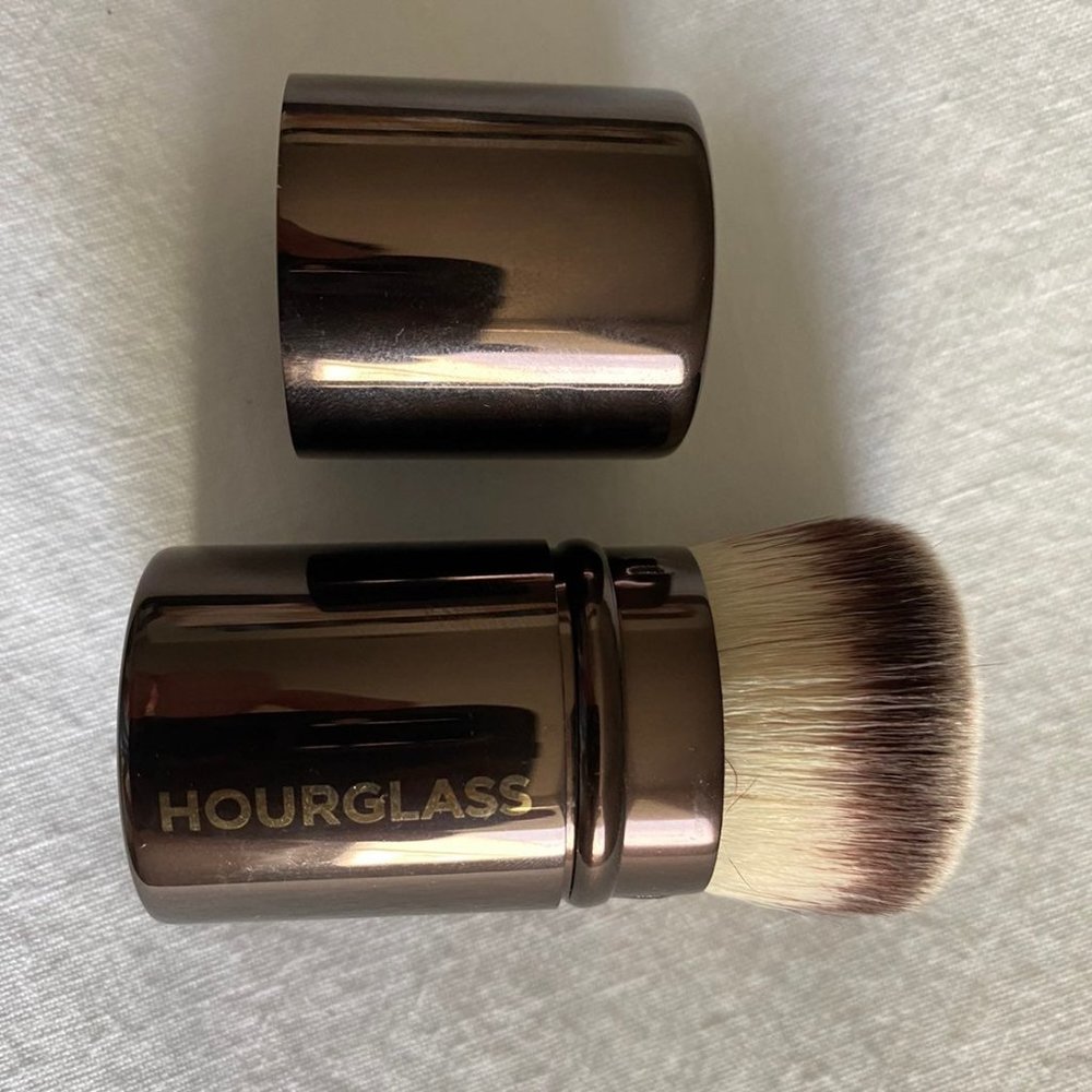 Hourglass Retractable Kabuki Brush - NWOB